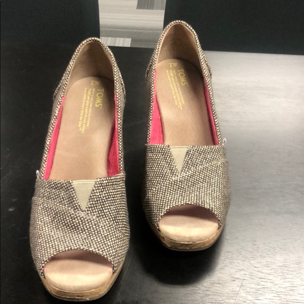Toms sz 7 open toe cork wedge sandal